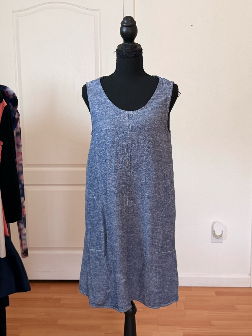 Max Studio Chambray Linen Shift Dress Sleeveless Keyhole Back Blue Size M